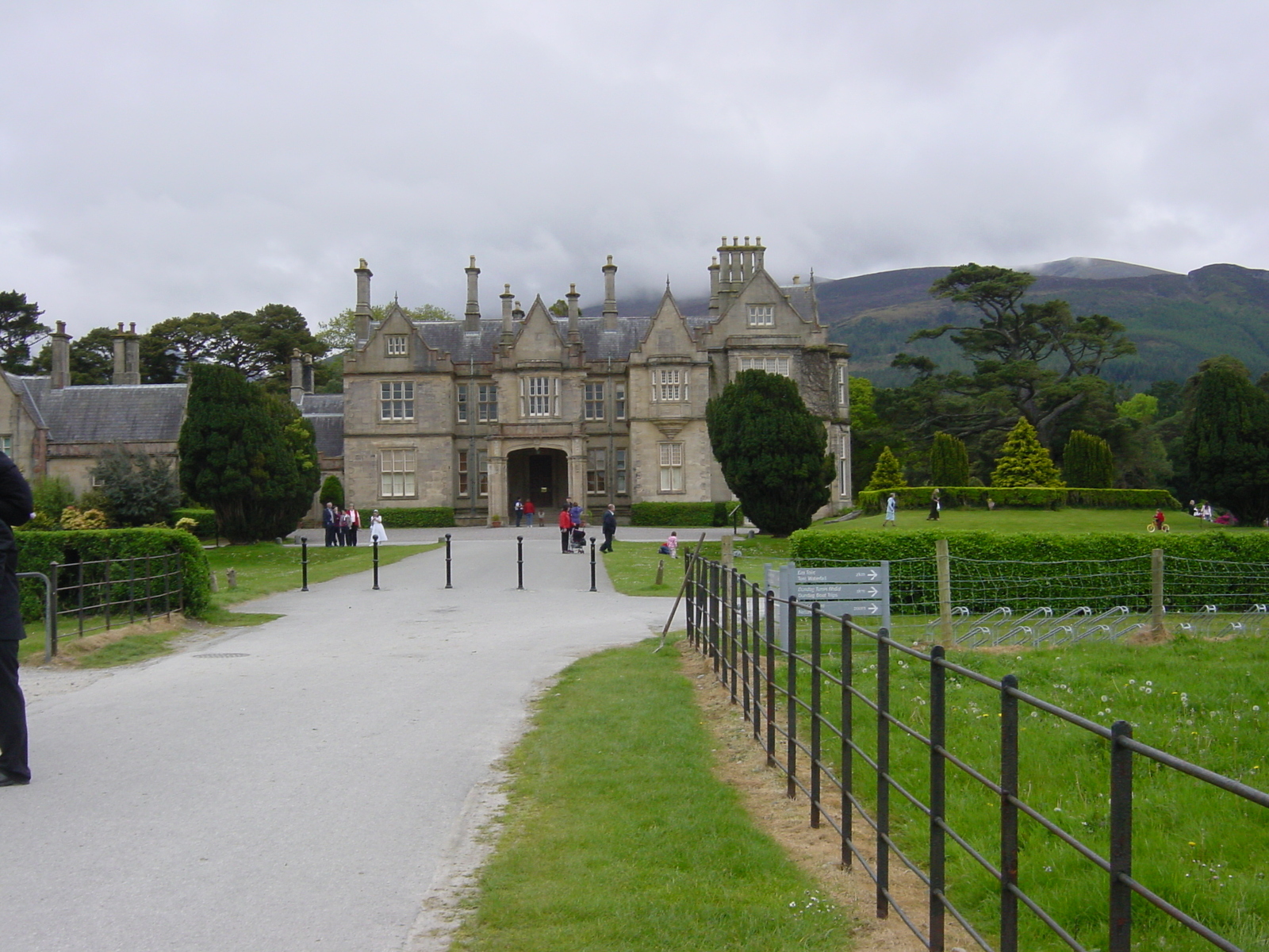 รูปถ่าย ไอร์แลนด์(Ireland) เคอร์รี่(Kerry) สวนสาธารณะคิลลาร์นีย์เนชั่นเนล(Killarney National Park) บ้านมัครอส(Muckross House) 2004-05 32