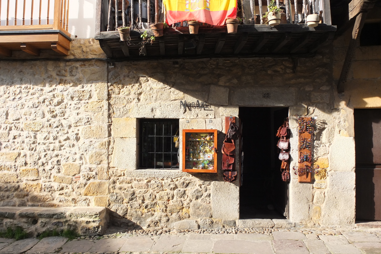 รูปถ่าย สเปน(Spain) ซันตีญานาเดลมาร์(Santillana del Mar) 2013-01 77