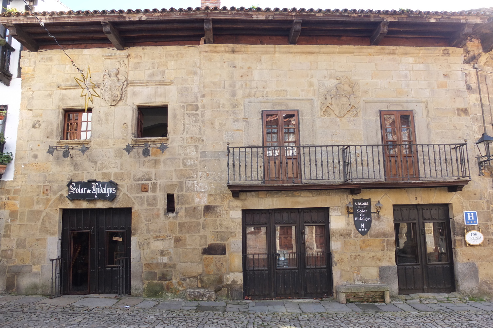 รูปถ่าย สเปน(Spain) ซันตีญานาเดลมาร์(Santillana del Mar) 2013-01 32
