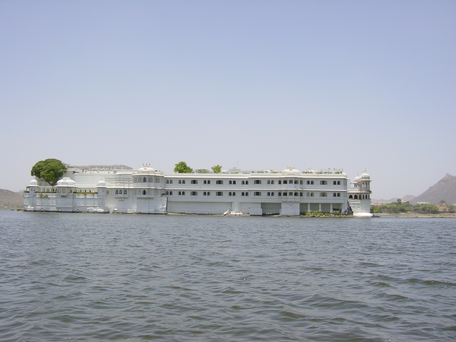 รูปถ่าย อินเดีย(India) อูไดปูร์(Udaipur) โรงแรมเลคพาเลซ(Lake Palace Hotel) 2003-05 46
