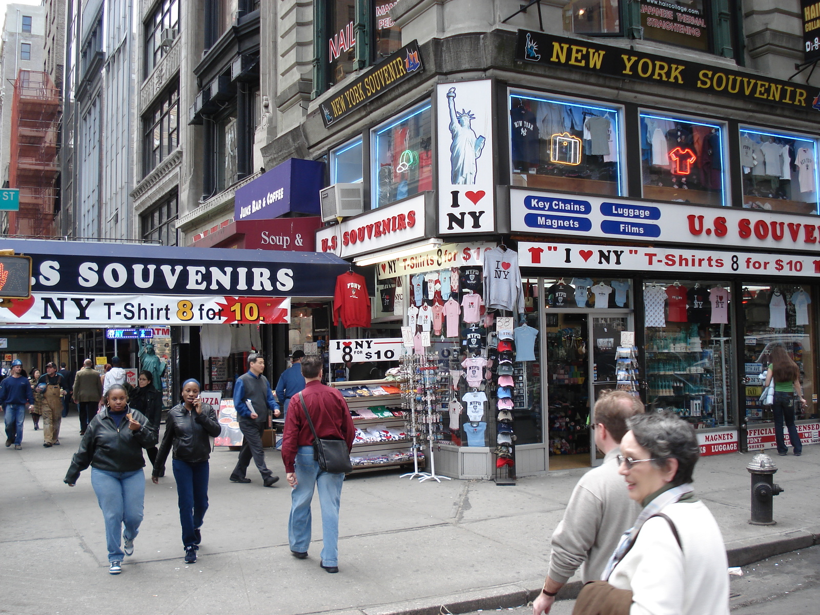รูปถ่าย สหรัฐอเมริกา(United States) นิวยอร์ก(New York) ตามถนนฟิฟท์อเวนิว(down the 5th Avenue) 2006-03 63