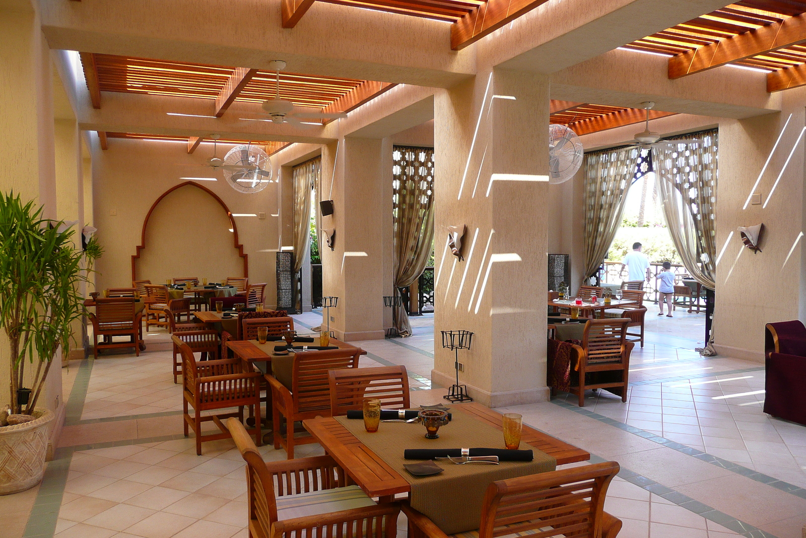 รูปถ่าย อียิปต์(Egypt) ชาร์มเอลชีค(Sharm el Sheikh) โรงแรมโฟร์ซีซันส์(Four Seasons Hotel) สระว่ายน้ำอัลวาฮา โฟร์ซีซันส์(Four Seasons Al Waha Pool) 2008-06 44