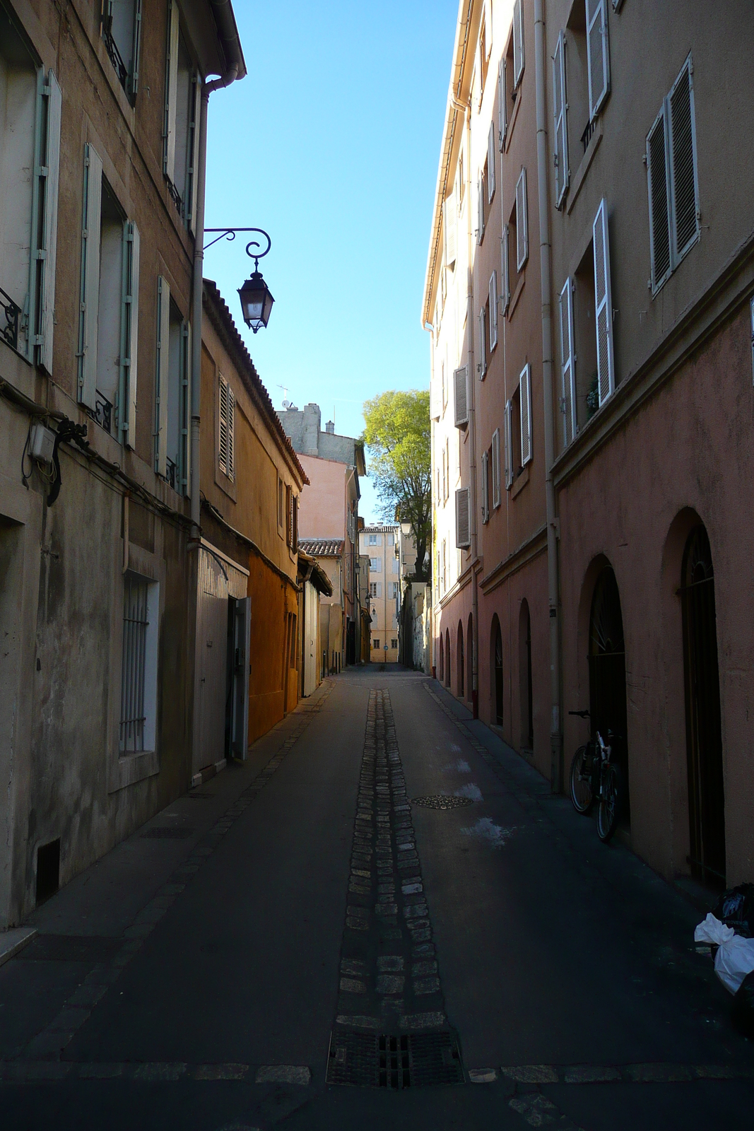 รูปถ่าย ฝรั่งเศส(France) แอ็กซ์-อ็อง-โพรว็องส์(Aix en Provence) ลานฟอรุมเดการ์เดอร์(Forum des Cardeurs) 2008-04 21