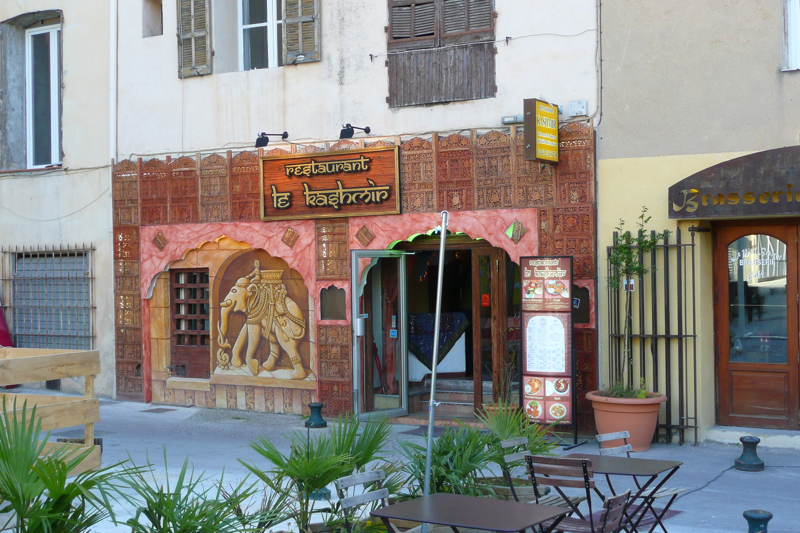 รูปถ่าย ฝรั่งเศส(France) แอ็กซ์-อ็อง-โพรว็องส์(Aix en Provence) ลานฟอรุมเดการ์เดอร์(Forum des Cardeurs) 2008-04 17