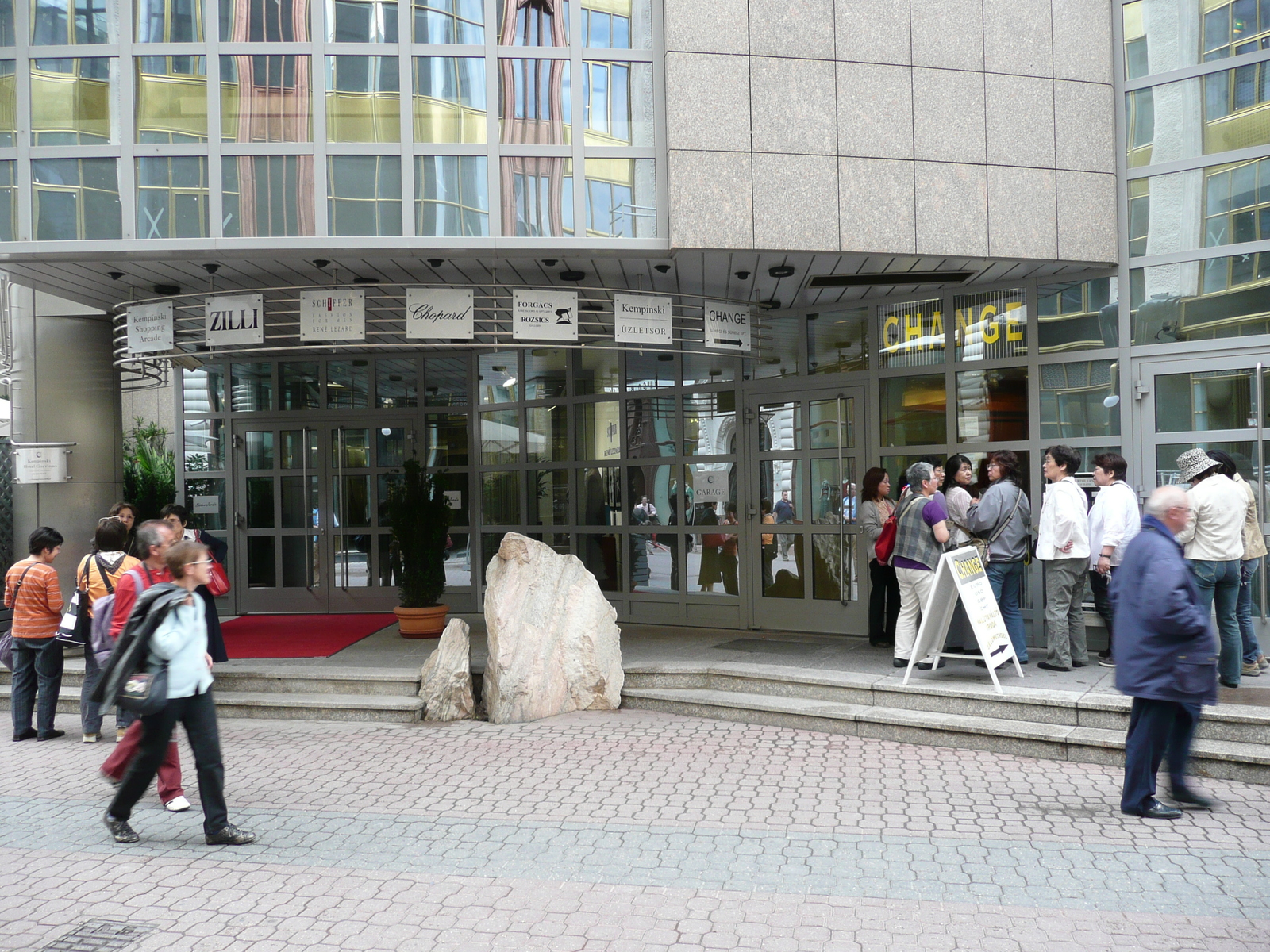 รูปถ่าย ฮังการี(Hungary) บูดาเปสต์(Budapest) โรงแรมเคมพินสกี้ คอร์วินุส(Kempinski Hotel Corvinus) 2007-06 34
