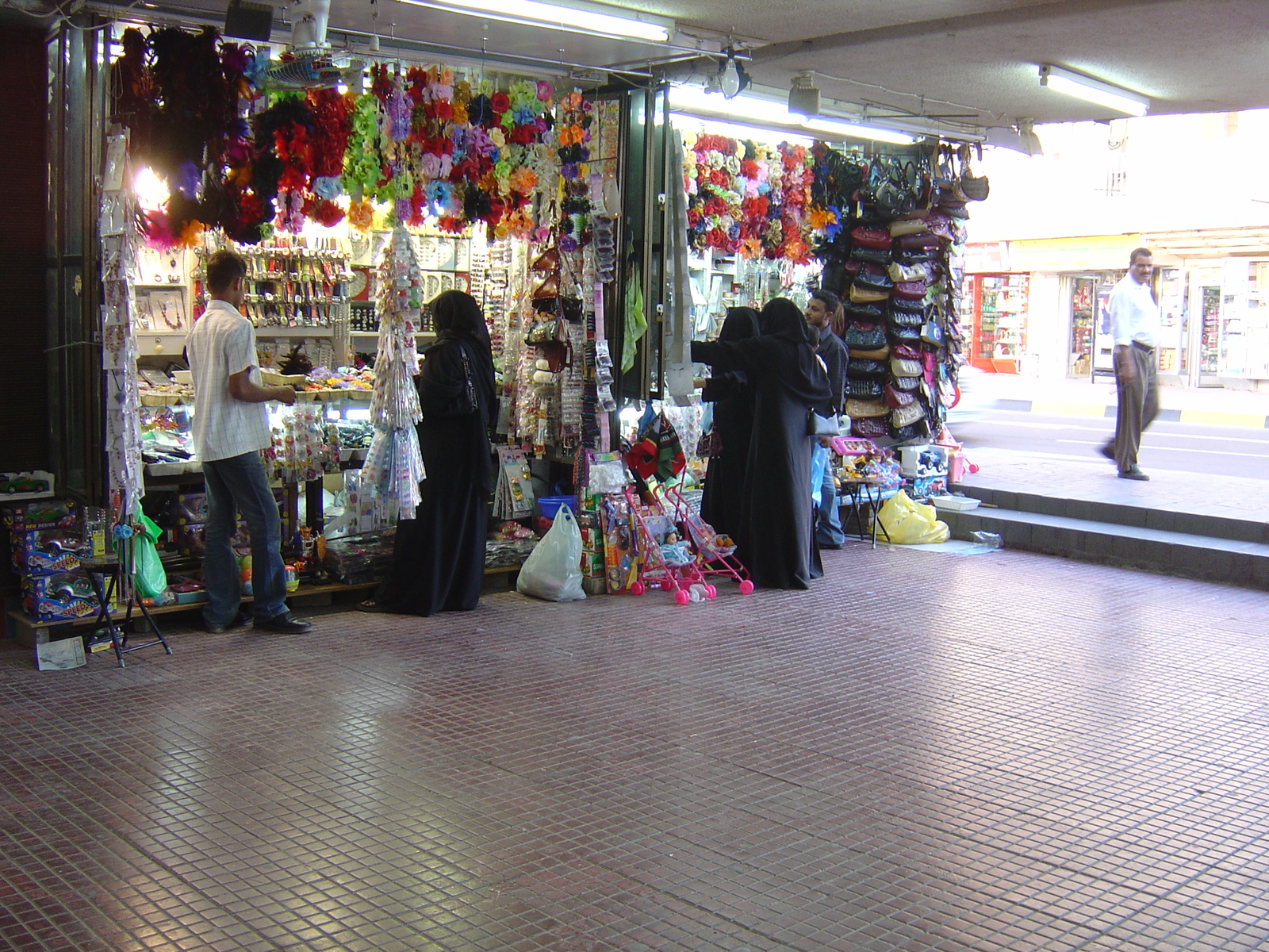 รูปถ่าย สหรัฐอาหรับเอมิเรตส์(United Arab Emirates) อาเลอิน(Al Ain) 2005-03 7