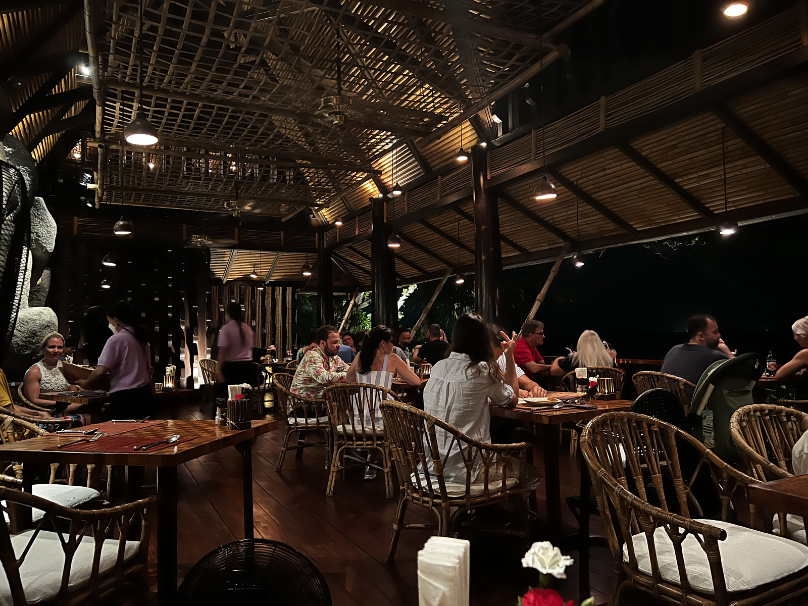 รูปถ่าย ไทย(Thailand) ภูเก็ต(Phuket) หาดกะรน(Karon Beach) ร้านอาหารออนเดอะร็อก(On the rock Restaurant) 2021-12 33