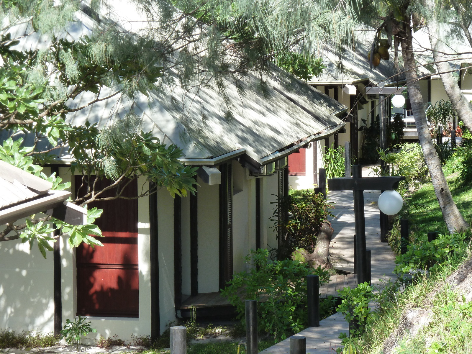 รูปถ่าย นิวแคลิโดเนีย(New Caledonia) เกาะลีฟู(Lifou) โรงแรมเดรฮูวิลเลจ(Drehu Village Hotel) 2010-05 95
