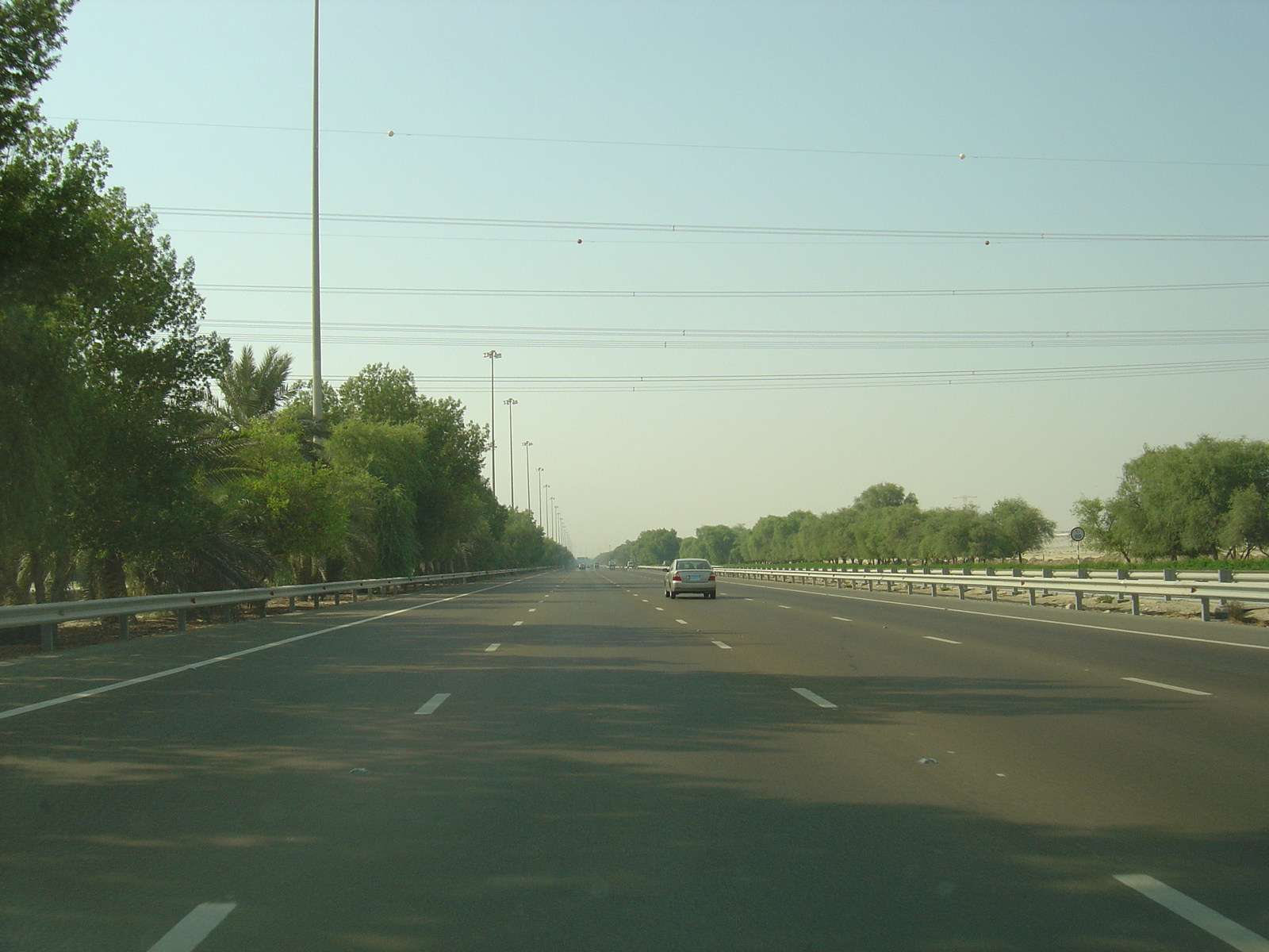 รูปถ่าย สหรัฐอาหรับเอมิเรตส์(United Arab Emirates) จากอัลเลอินไปถนนอาบูดาบี(Al Ain to Abu Dhabi Road) 2005-09 11