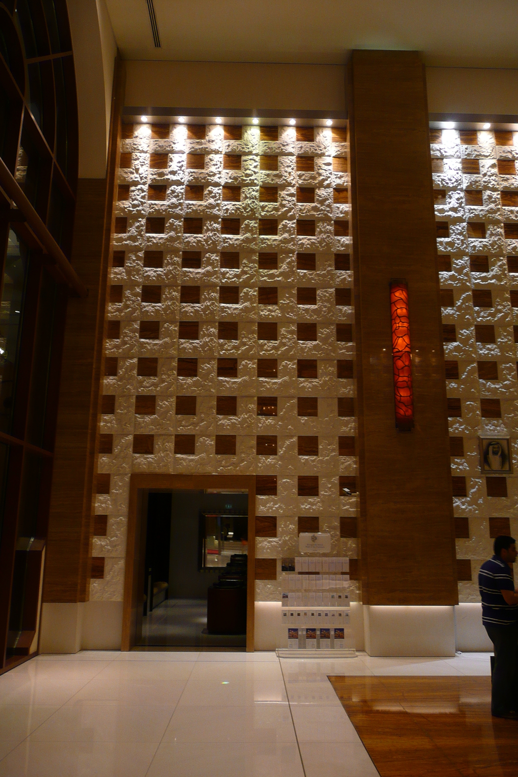 รูปถ่าย สหรัฐอาหรับเอมิเรตส์(United Arab Emirates) ดูไบ(Dubai) โรงแรมเคมพินสกี้ มอลล์ออฟดิเอมิเรตส์(Kempinski Hotel Mall of the Emirates) 2009-01 0