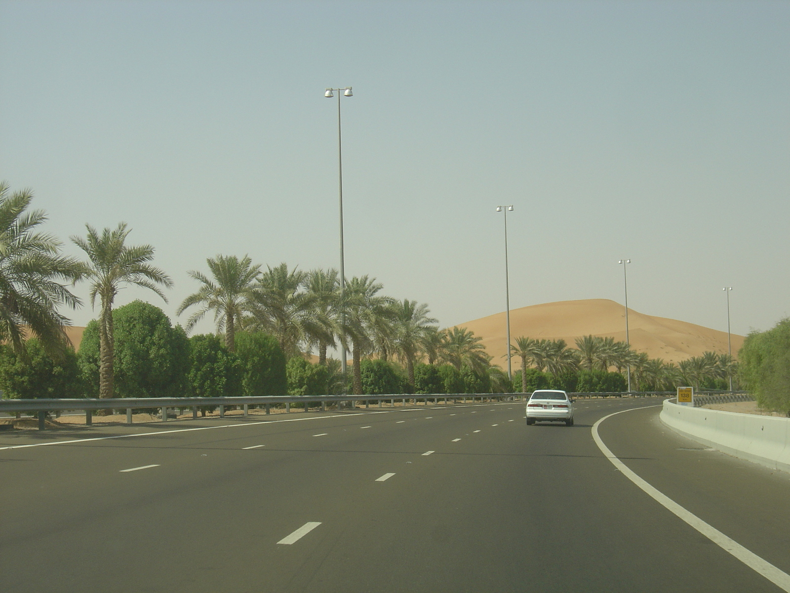 รูปถ่าย สหรัฐอาหรับเอมิเรตส์(United Arab Emirates) จากอัลเลอินไปถนนอาบูดาบี(Al Ain to Abu Dhabi Road) 2005-09 8