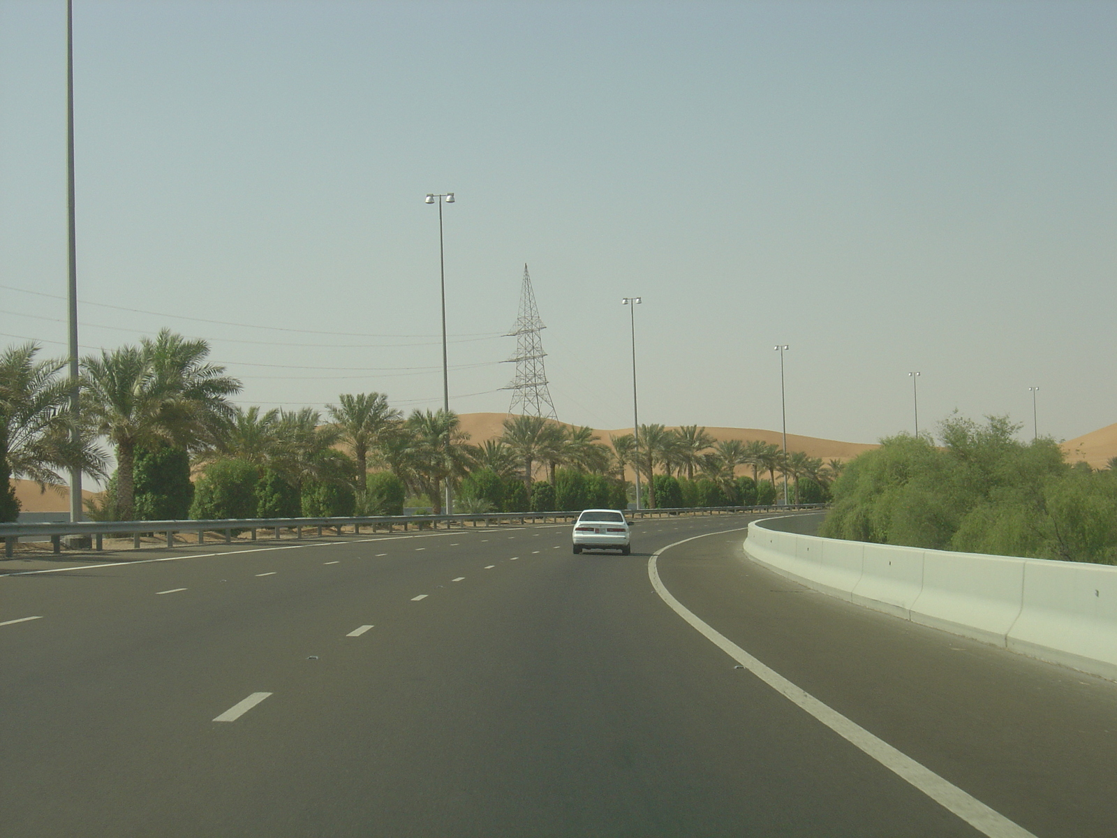 รูปถ่าย สหรัฐอาหรับเอมิเรตส์(United Arab Emirates) จากอัลเลอินไปถนนอาบูดาบี(Al Ain to Abu Dhabi Road) 2005-09 7