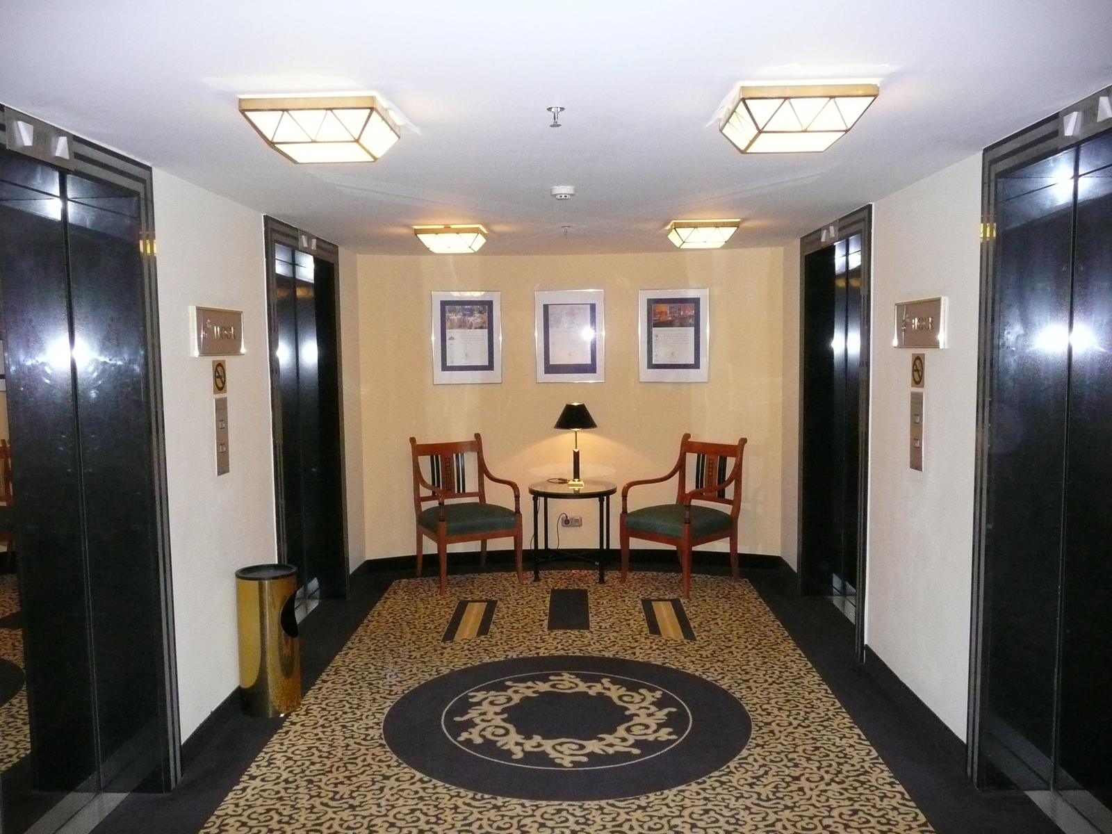รูปถ่าย ฮังการี(Hungary) บูดาเปสต์(Budapest) โรงแรมเคมพินสกี้ คอร์วินุส(Kempinski Hotel Corvinus) 2007-06 61