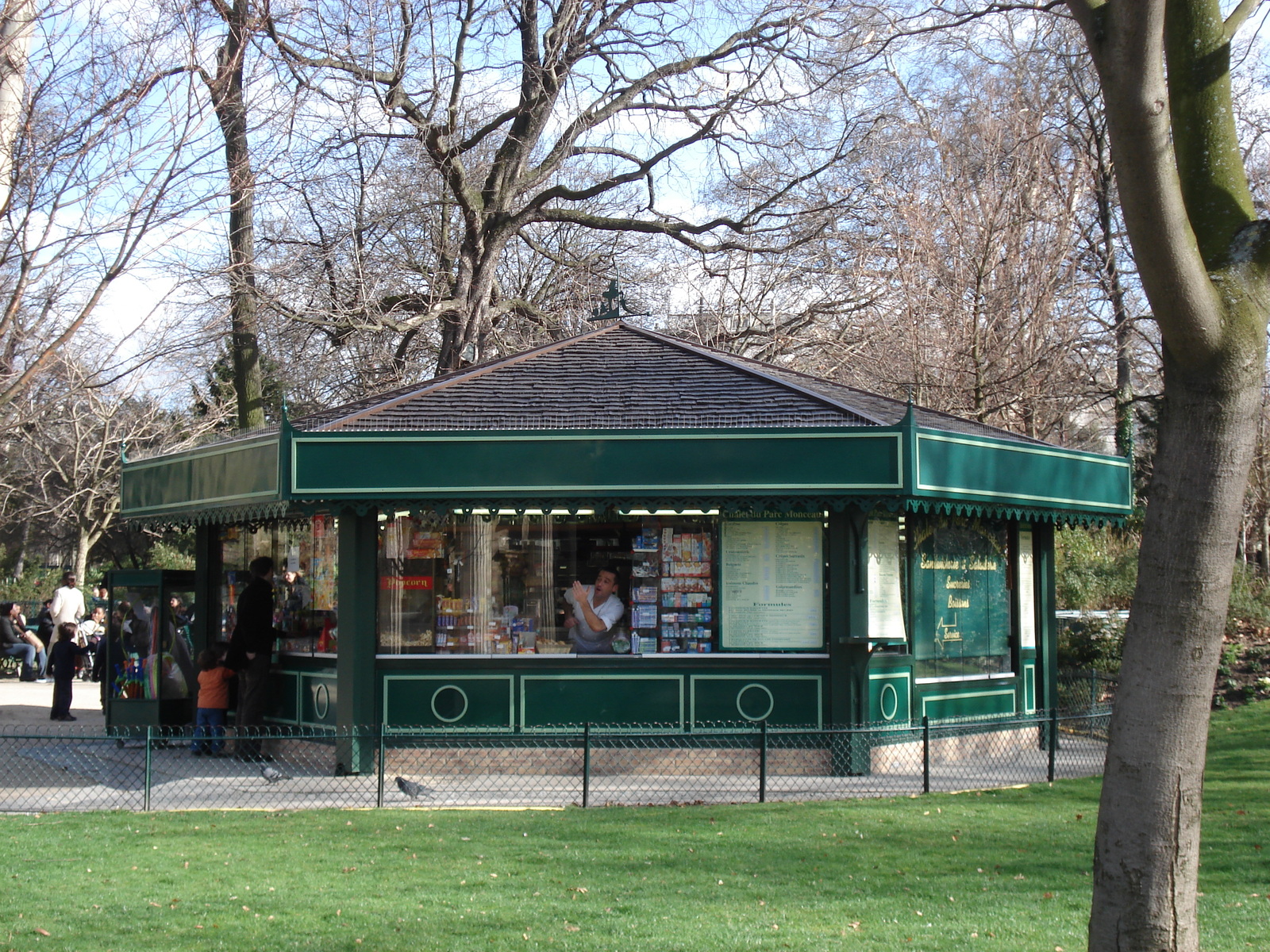 รูปถ่าย ฝรั่งเศส(France) ปารีส(Paris) คุ้มที่ 8(8th Arrondissement) สวนมงโซ(Monceau Garden) 2006-03 35