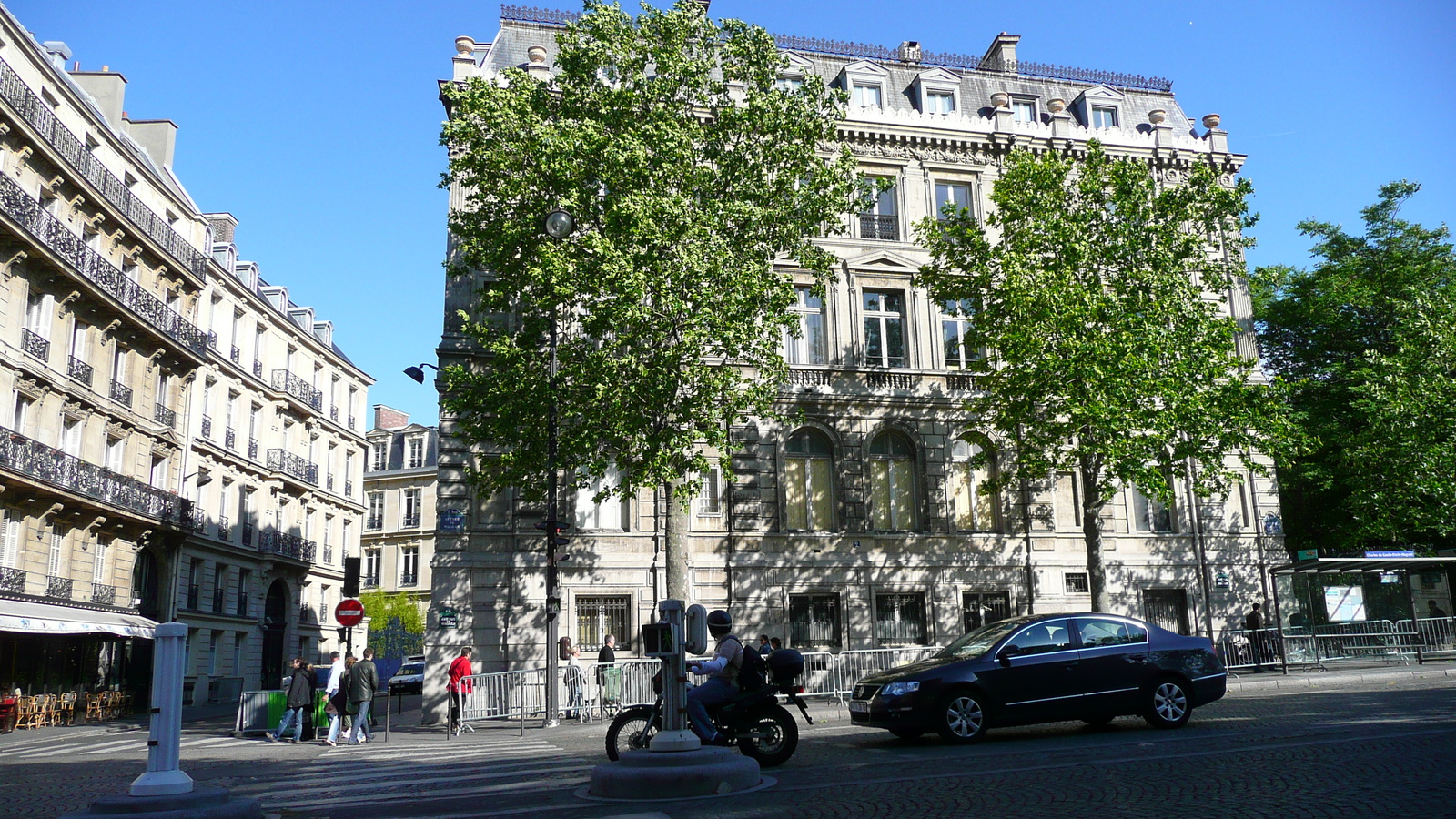 รูปถ่าย ฝรั่งเศส(France) ปารีส(Paris) คุ้มที่ 17 (17th Arrondissement) ถนนวากราม(Avenue de Wagram) 2007-05 2