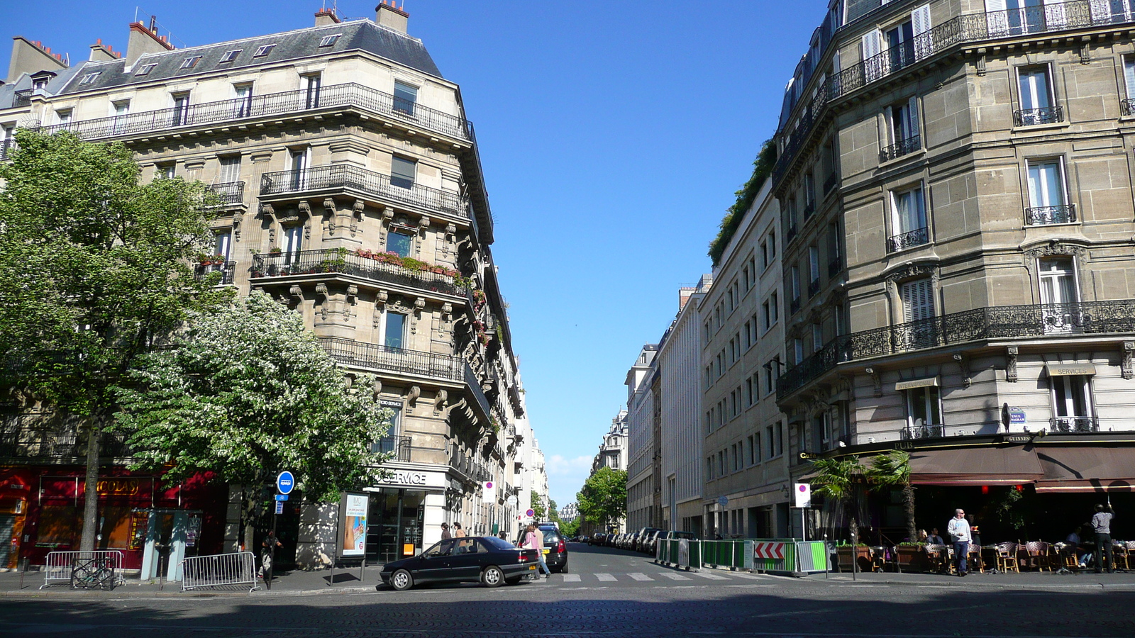 รูปถ่าย ฝรั่งเศส(France) ปารีส(Paris) คุ้มที่ 17 (17th Arrondissement) ถนนวากราม(Avenue de Wagram) 2007-05 0
