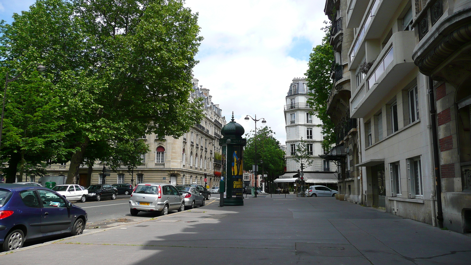 รูปถ่าย ฝรั่งเศส(France) ปารีส(Paris) คุ้มที่ 17 (17th Arrondissement) ปลาส  มาเลแอร์บ(Place Malesherbes) 2007-05 23