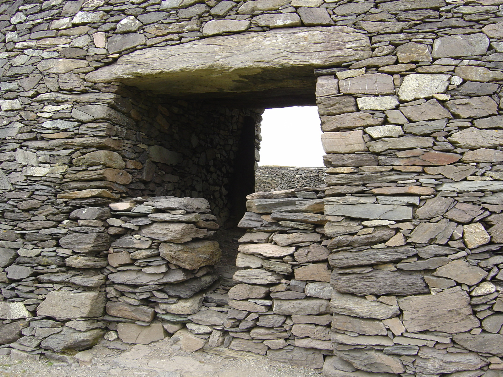 รูปถ่าย ไอร์แลนด์(Ireland) เคอร์รี่(Kerry) ป้อมคาเฮอร์กัล(Cahergal fort) 2004-05 13