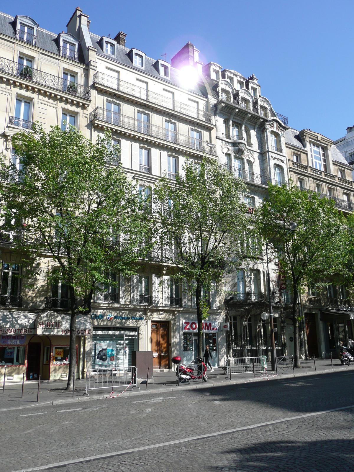 รูปถ่าย ฝรั่งเศส(France) ปารีส(Paris) คุ้มที่ 17 (17th Arrondissement) ถนนวากราม(Avenue de Wagram) 2007-05 64