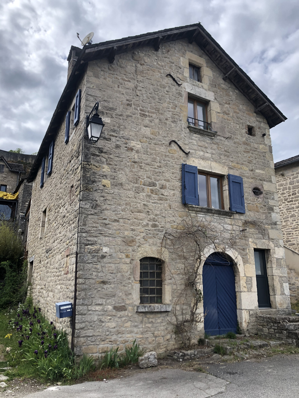 รูปถ่าย ฝรั่งเศส(France) เซเวรัก-เลอ-ชาโต(Severac le Chateau) 2021-05 25