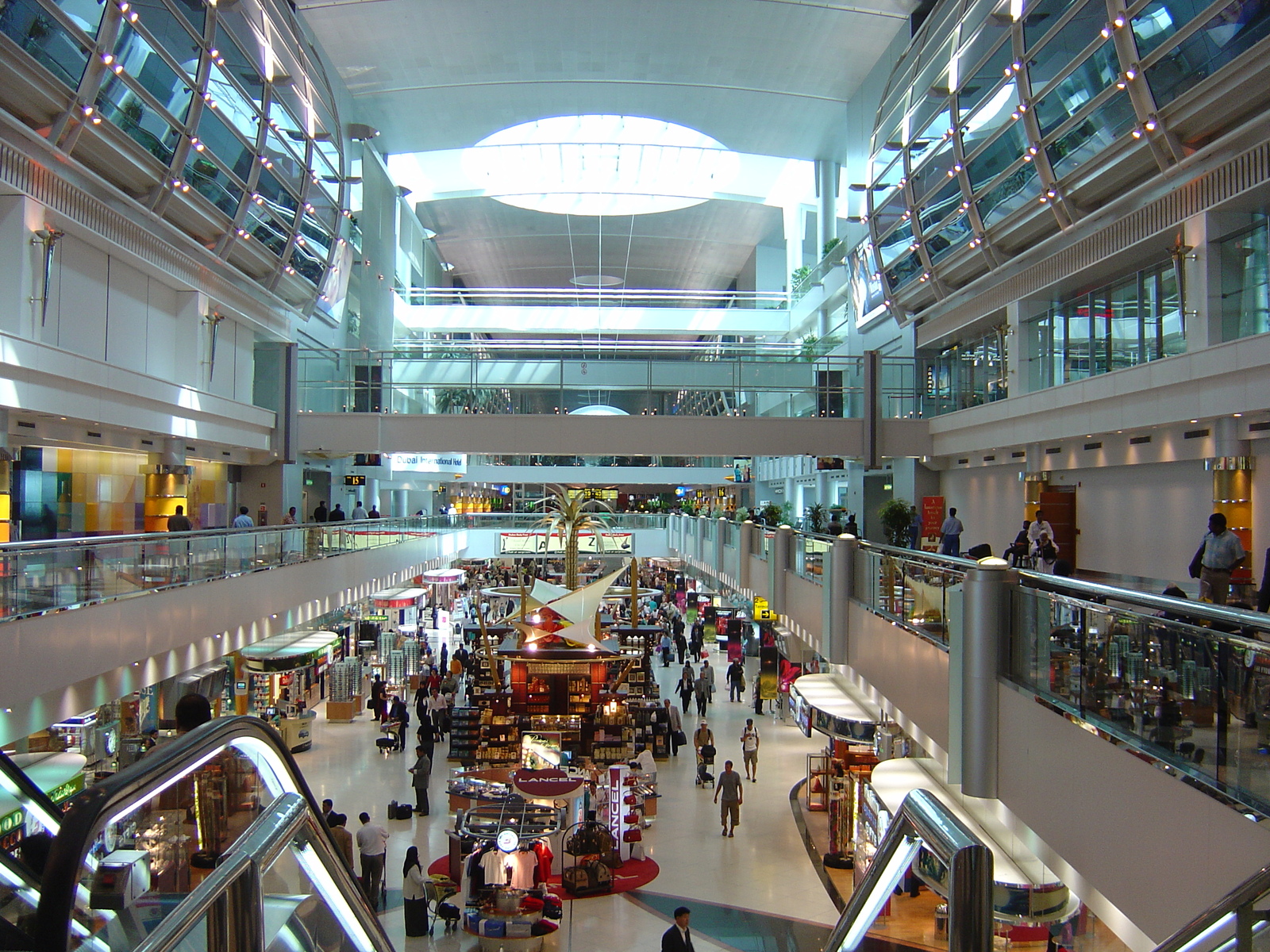รูปถ่าย สหรัฐอาหรับเอมิเรตส์(United Arab Emirates) ดูไบ(Dubai) สนามบินดูไบ(Dubai International Airport) 2005-03 2