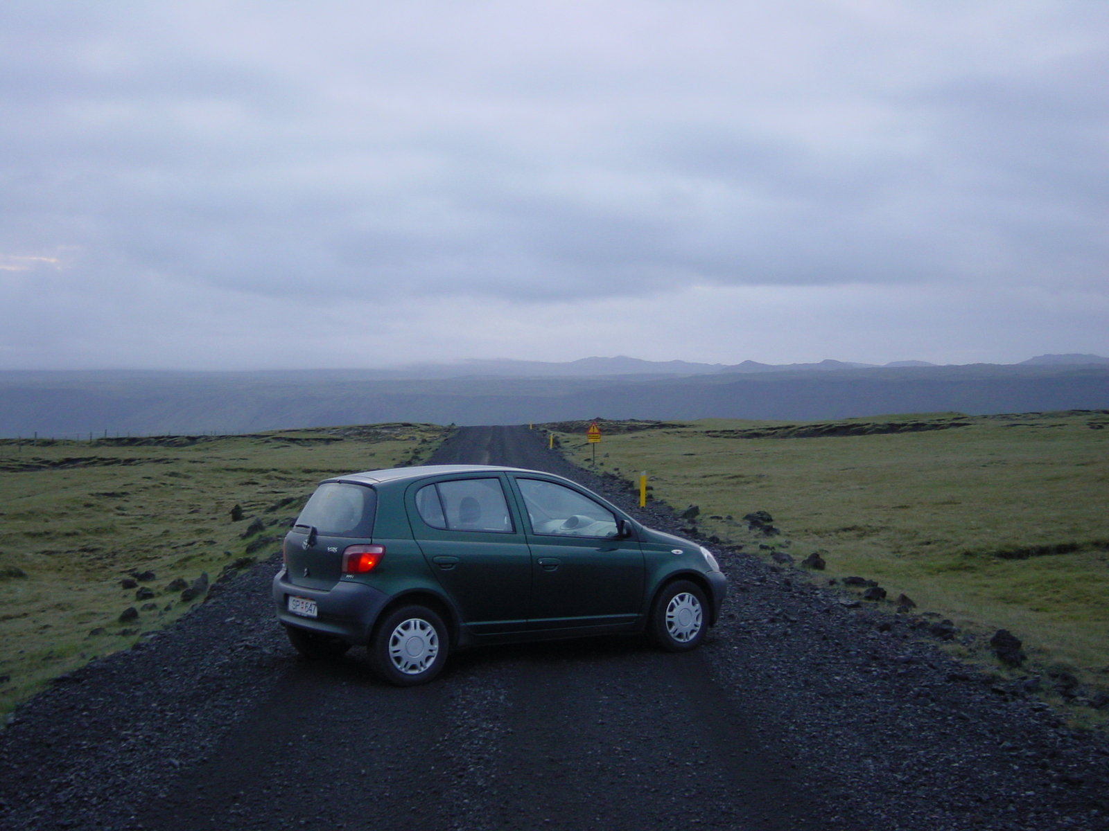 รูปถ่าย ไอซ์แลนด์(Iceland) ถนนหมายเลข 42 ใกล้เซลโวกูร์(Road 42 near Selvogur) 2003-06 0