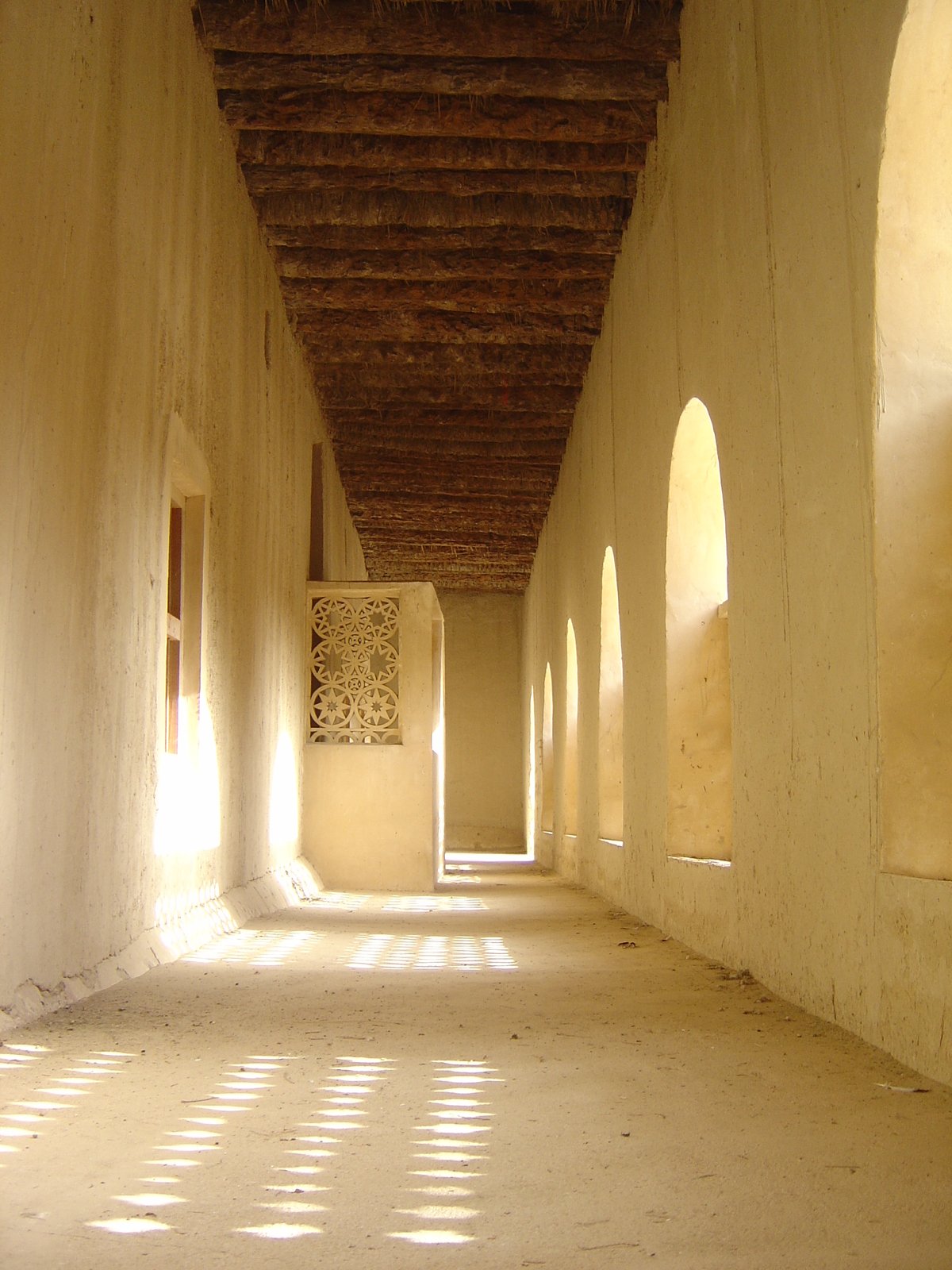 รูปถ่าย สหรัฐอาหรับเอมิเรตส์(United Arab Emirates) อาเลอิน(Al Ain) ป้อมจาลี(Jahli Fort) 2005-03 17