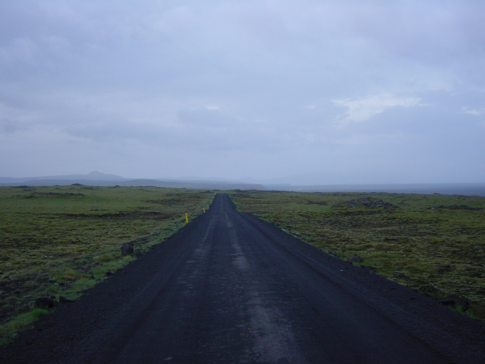 รูปถ่าย ไอซ์แลนด์(Iceland) ถนนหมายเลข 42 ใกล้เซลโวกูร์(Road 42 near Selvogur) 2003-06 6