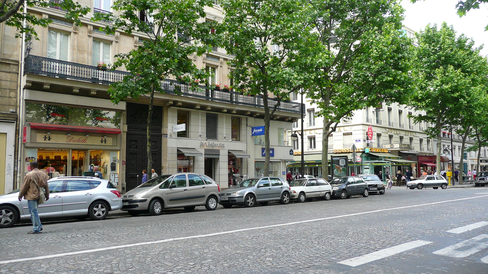 รูปถ่าย ฝรั่งเศส(France) ปารีส(Paris) คุ้มที่ 8(8th Arrondissement) ถนนทรงเช(Rue Tronchet) 2007-05 23