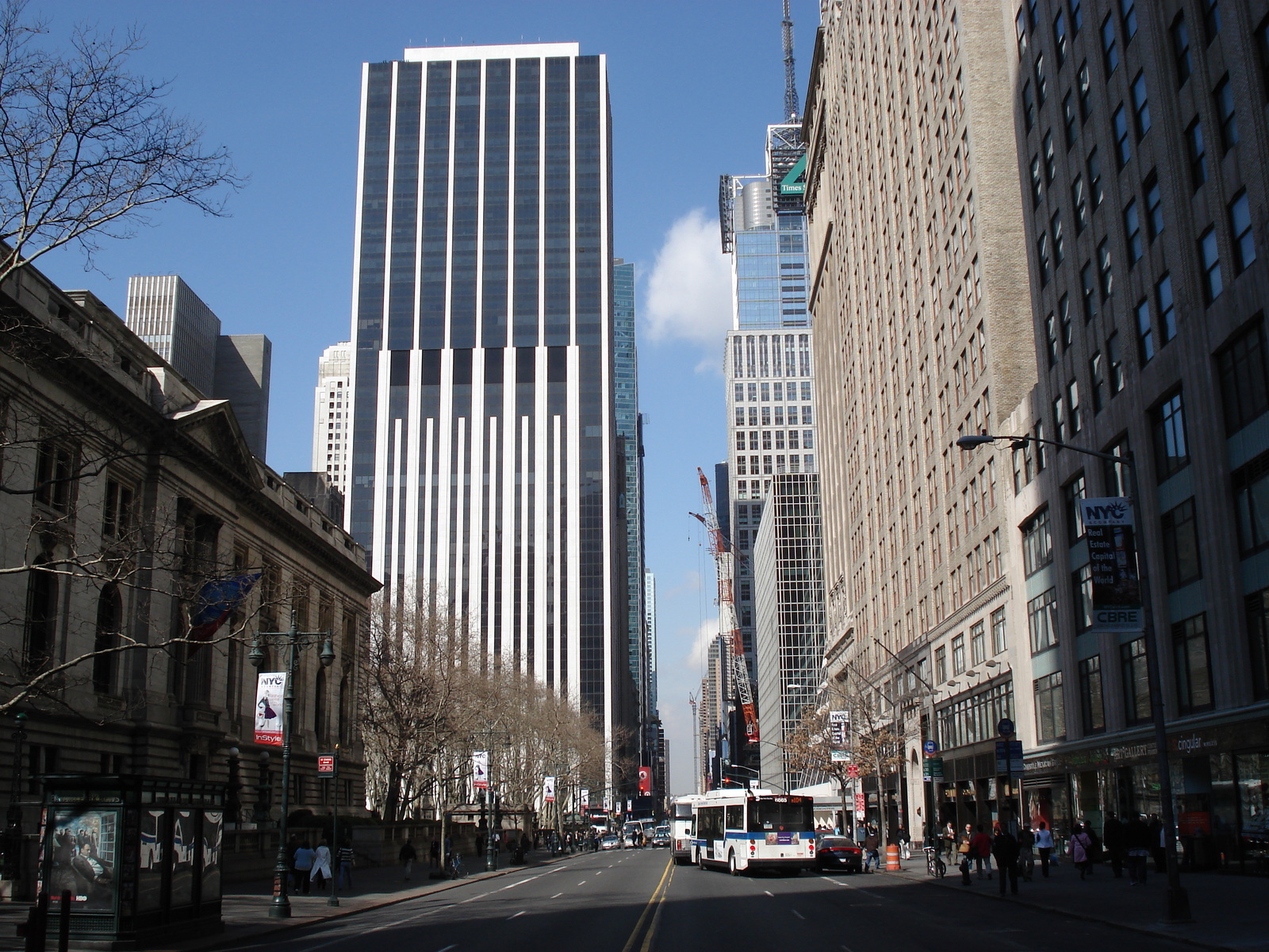 รูปถ่าย สหรัฐอเมริกา(United States) นิวยอร์ก(New York) ตามถนนฟิฟท์อเวนิว(down the 5th Avenue) 2006-03 7