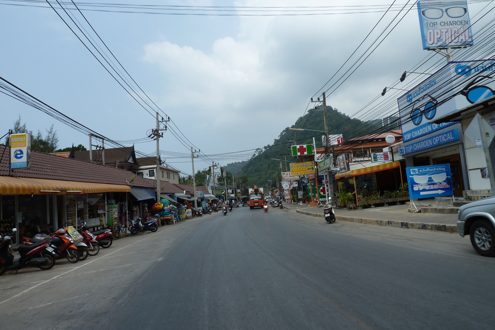 รูปถ่าย ไทย(Thailand) เกาะช้าง(Ko Chang) ถนนบนเกาะ(Island road) 2011-02 3