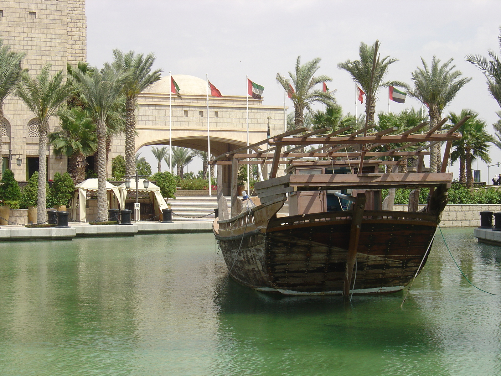 รูปถ่าย สหรัฐอาหรับเอมิเรตส์(United Arab Emirates) ดูไบ(Dubai) มะดีนัตจุมัยเราะห์(Medina Jumeirah) 2005-03 26