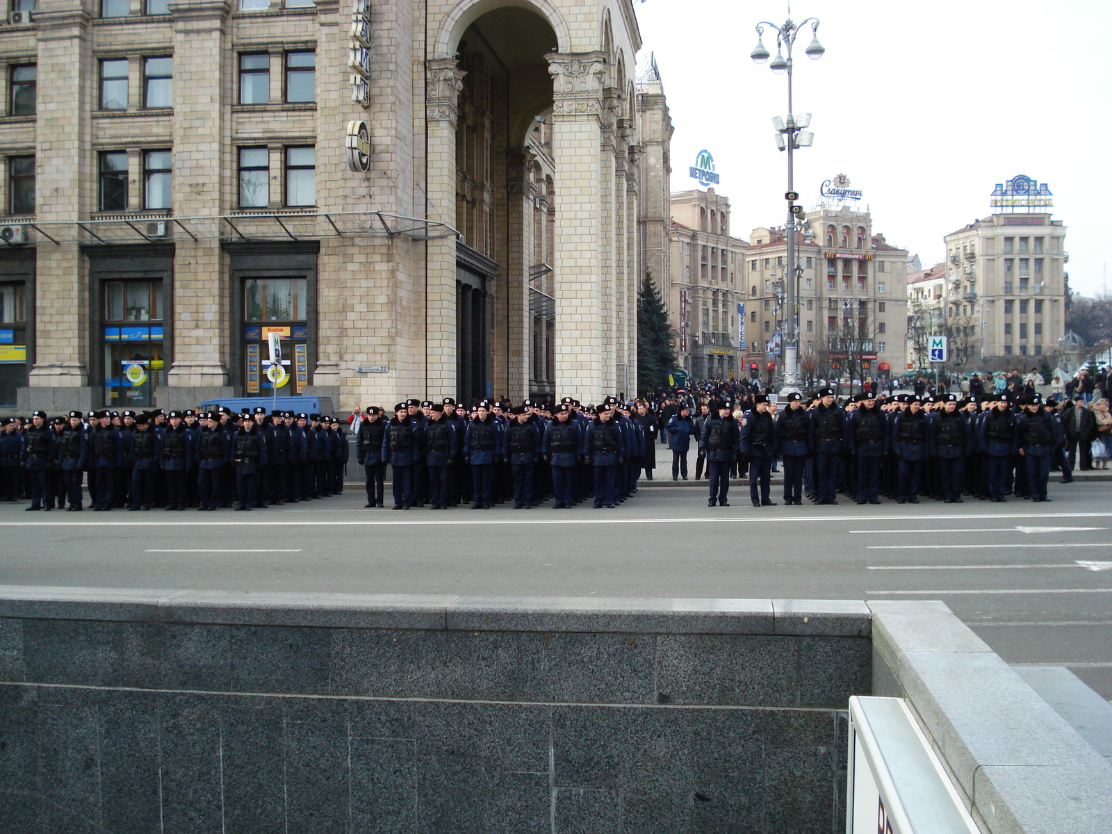 รูปถ่าย ยูเครน(Ukraine) เคียฟ(Kiev) ถนนเครชชาตือค(Kreschatyk Street) 2007-03 47