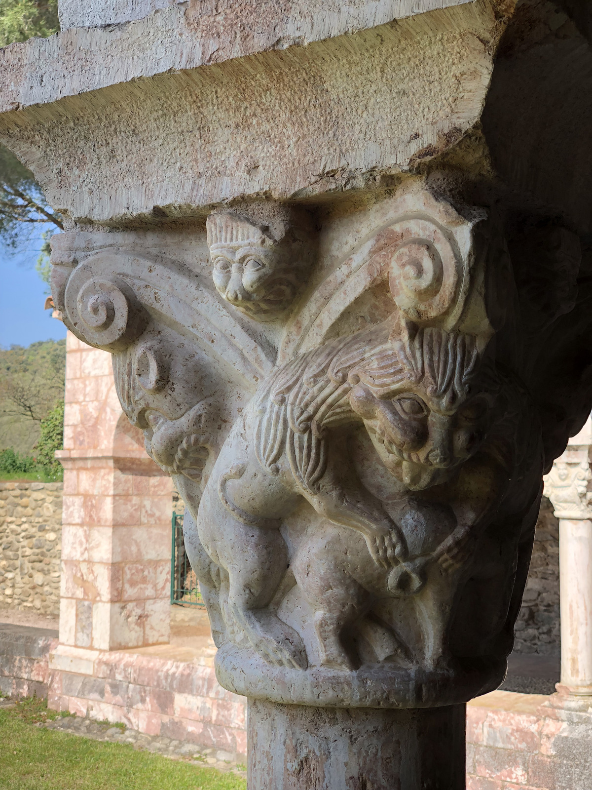 รูปถ่าย ฝรั่งเศส(France) แอบบีแซ็งมีแชลเดอกุกซา(Abbaye Saint-Michel de Cuxa) 2018-04 6