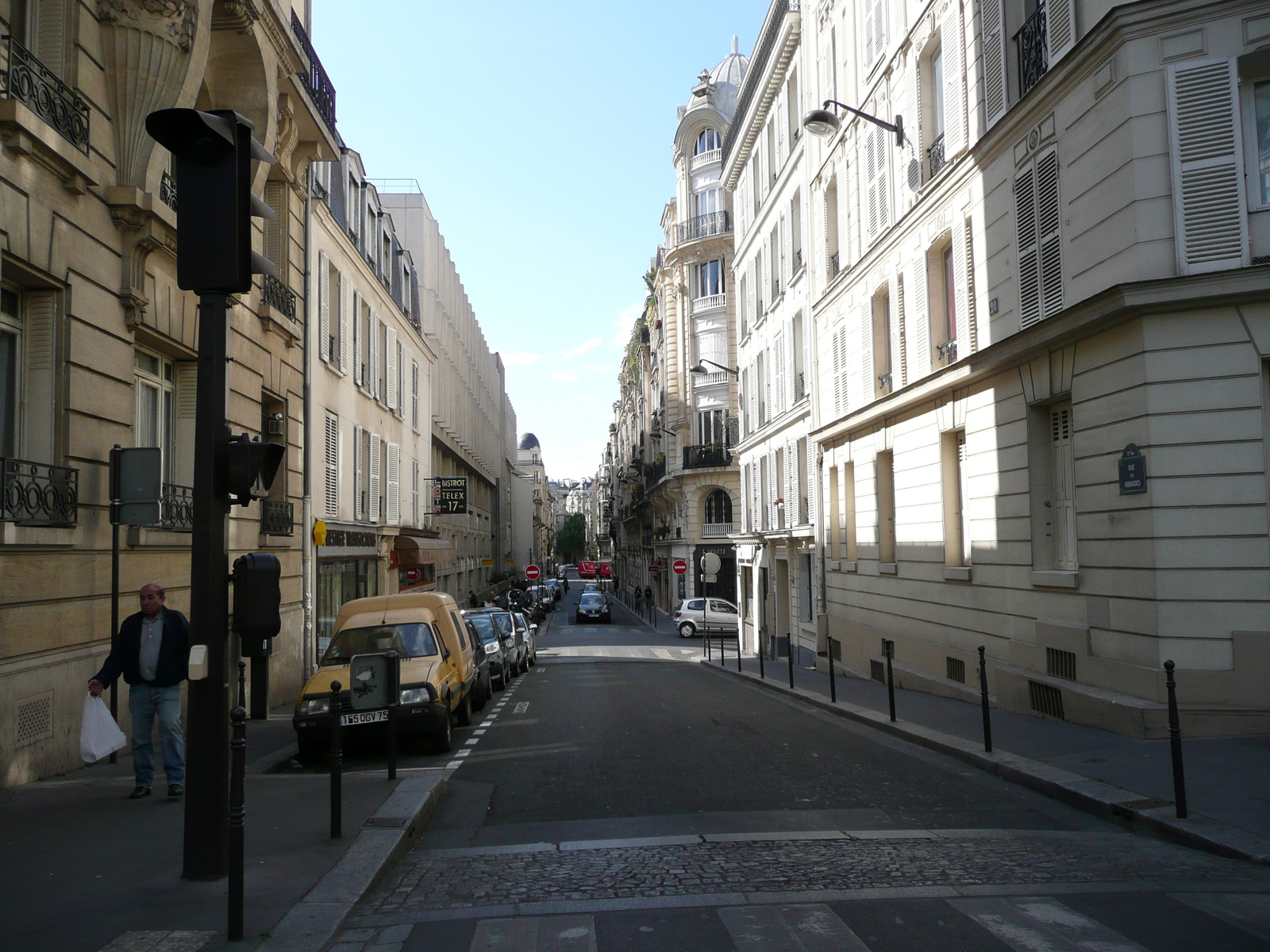 รูปถ่าย ฝรั่งเศส(France) ปารีส(Paris) คุ้มที่ 17 (17th Arrondissement) ถนนวากราม(Avenue de Wagram) 2007-05 30