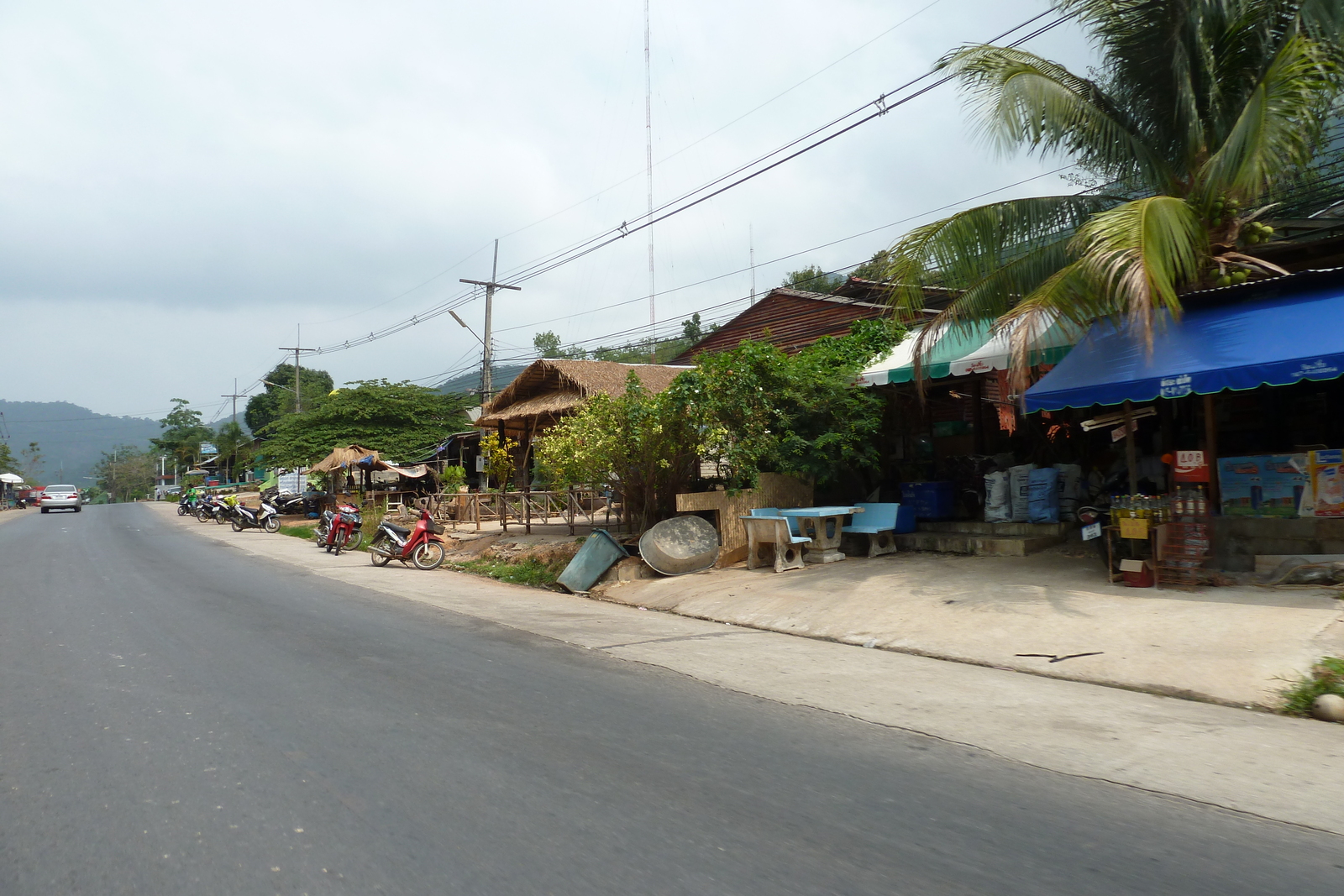 รูปถ่าย ไทย(Thailand) เกาะช้าง(Ko Chang) ถนนบนเกาะ(Island road) 2011-02 71