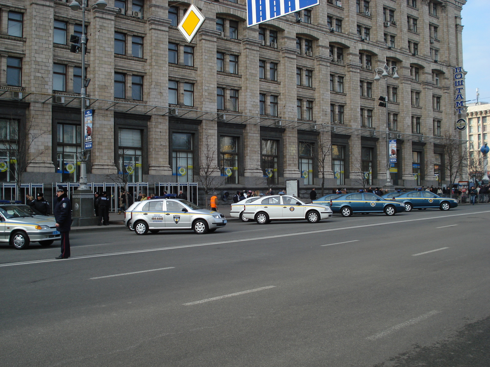 รูปถ่าย ยูเครน(Ukraine) เคียฟ(Kiev) ถนนเครชชาตือค(Kreschatyk Street) 2007-03 23