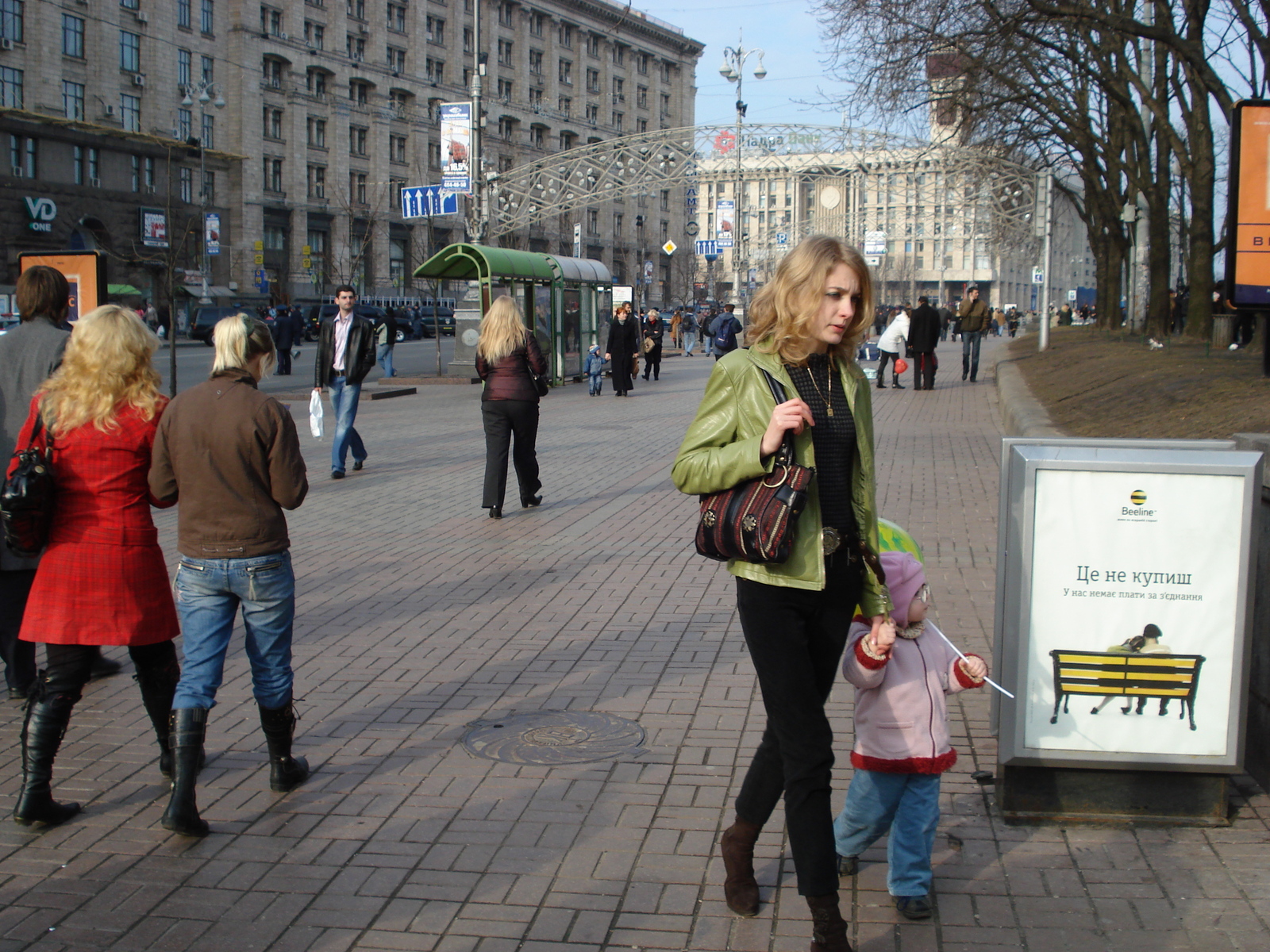 รูปถ่าย ยูเครน(Ukraine) เคียฟ(Kiev) ถนนเครชชาตือค(Kreschatyk Street) 2007-03 3