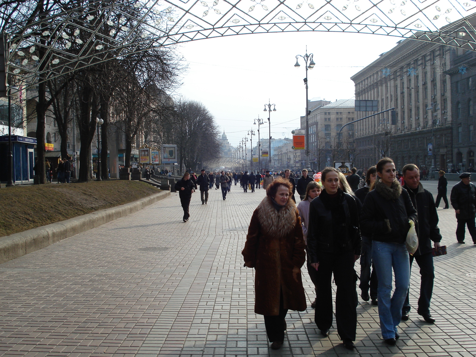 รูปถ่าย ยูเครน(Ukraine) เคียฟ(Kiev) ถนนเครชชาตือค(Kreschatyk Street) 2007-03 65