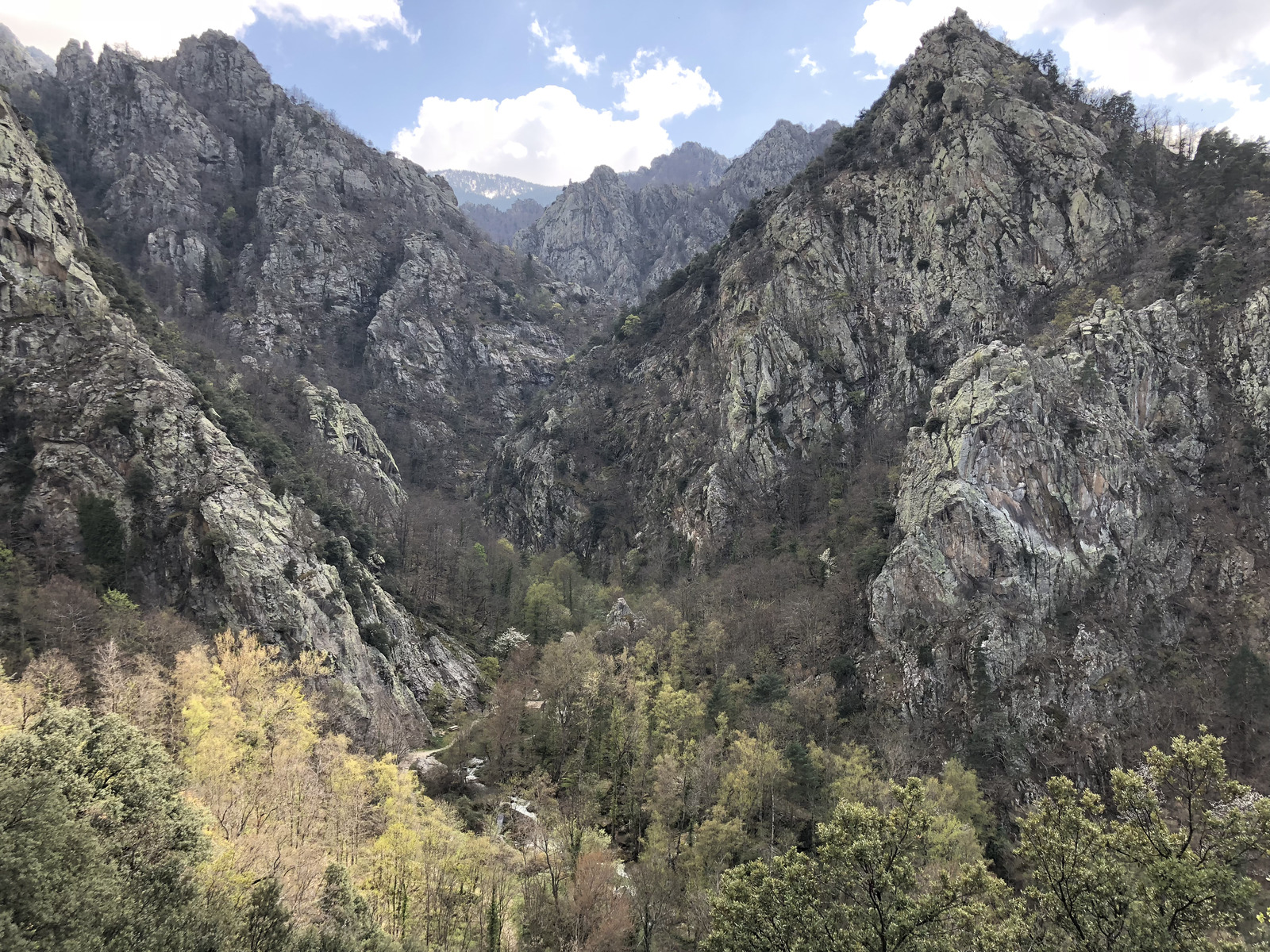 รูปถ่าย ฝรั่งเศส(France) แอบบีแซ็งมาร์แต็งดูกานีกู(Abbaye Saint Martin du Canigou) 2018-04 0