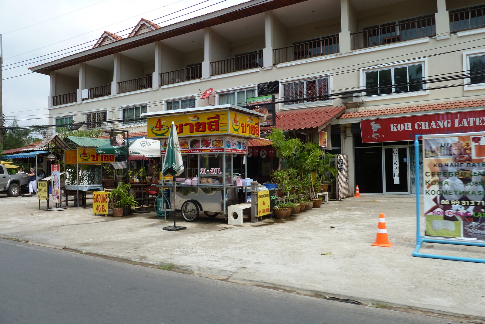 รูปถ่าย ไทย(Thailand) เกาะช้าง(Ko Chang) ถนนบนเกาะ(Island road) 2011-02 56