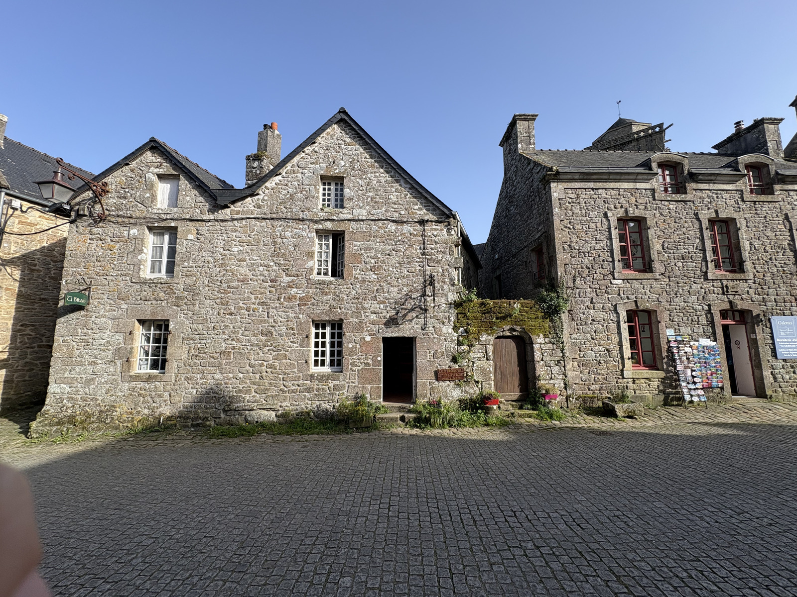 รูปถ่าย ฝรั่งเศส(France) ล็อกโรน็อง(Locronan) 2026-04 29