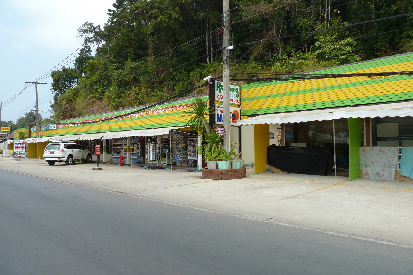 รูปถ่าย ไทย(Thailand) เกาะช้าง(Ko Chang) ถนนบนเกาะ(Island road) 2011-02 48