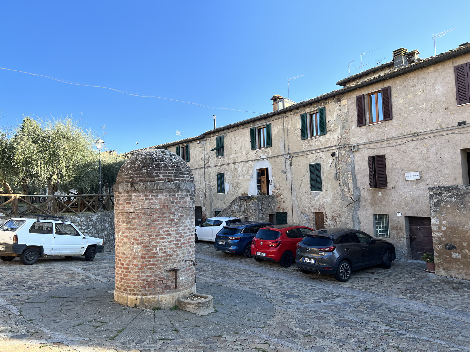 รูปถ่าย อิตาลี(Italy) มงเตอร์ริกกิโอนี(Monteriggioni) 2021-09 10