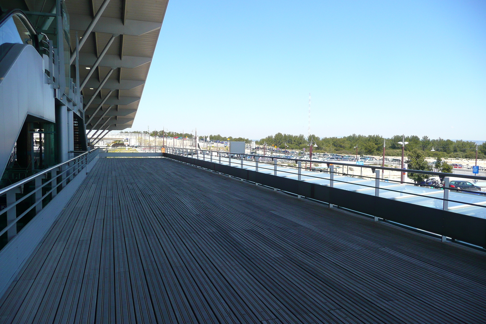 รูปถ่าย ฝรั่งเศส(France) แอ็กซ์-อ็อง-โพรว็องส์(Aix en Provence) สถานีรถไฟ TGV(TGV Train Station) 2008-04 3