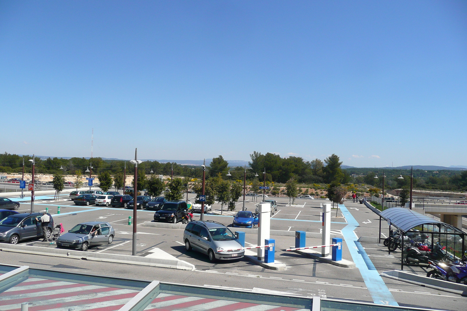 รูปถ่าย ฝรั่งเศส(France) แอ็กซ์-อ็อง-โพรว็องส์(Aix en Provence) สถานีรถไฟ TGV(TGV Train Station) 2008-04 1