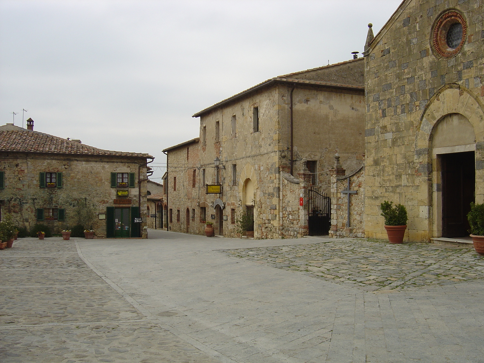 รูปถ่าย อิตาลี(Italy) มงเตอร์ริกกิโอนี(Monteriggioni) 2004-03 8