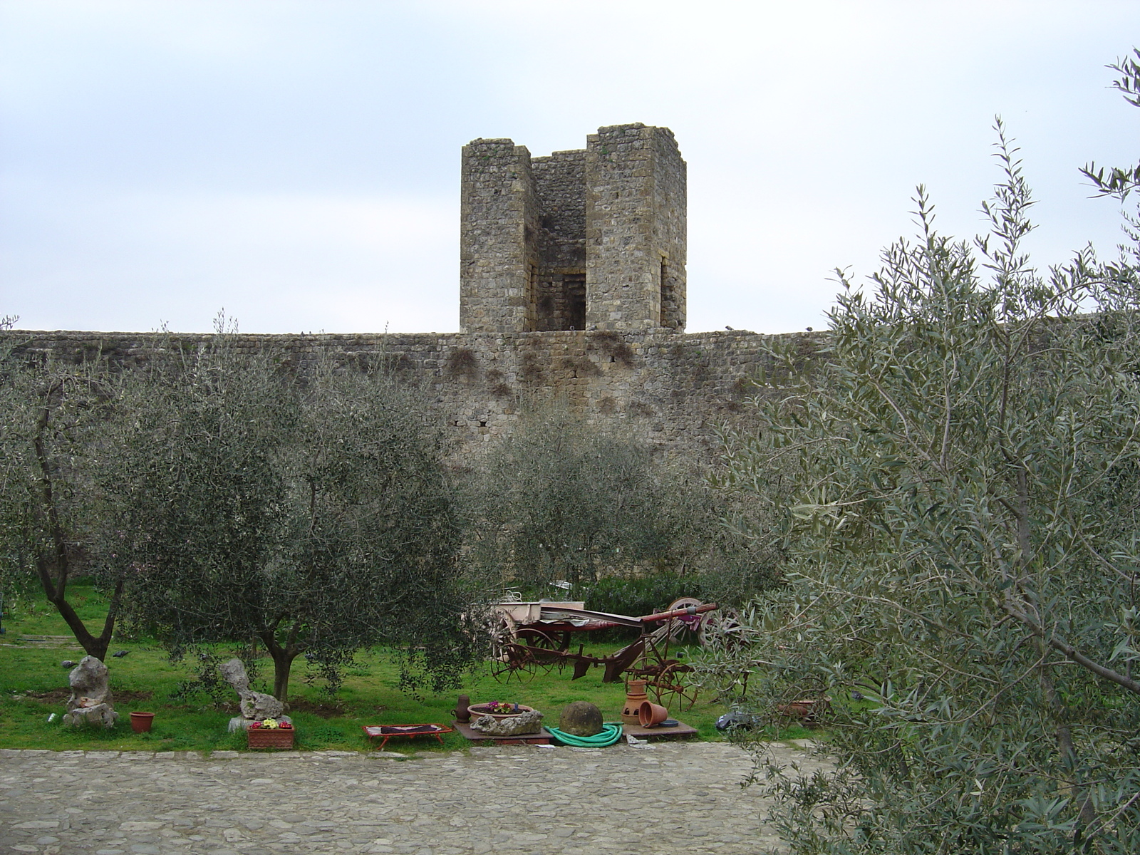 รูปถ่าย อิตาลี(Italy) มงเตอร์ริกกิโอนี(Monteriggioni) 2004-03 1