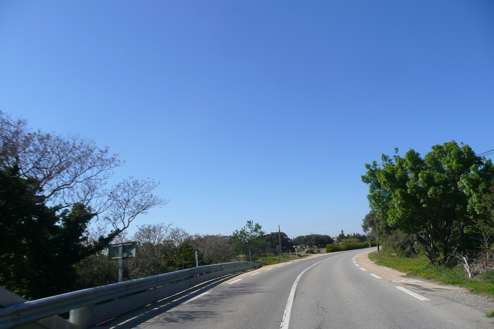 รูปถ่าย ฝรั่งเศส(France) โพรว็องส์(Provence) ถนนจากแอ็กซ์ไปมูรีแยส(Aix to Mouries road) 2008-04 16