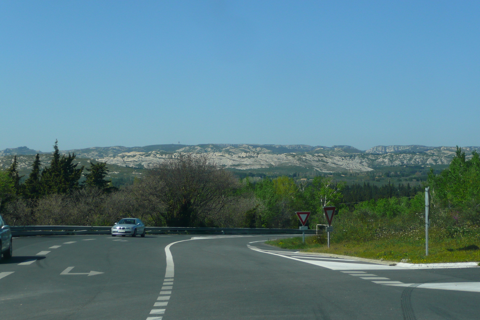 รูปถ่าย ฝรั่งเศส(France) โพรว็องส์(Provence) ถนนจากแอ็กซ์ไปมูรีแยส(Aix to Mouries road) 2008-04 12